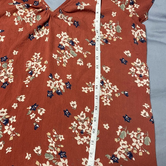 Women's RW&CO. Top, Size M, Rust Floral - Picture 6 of 6